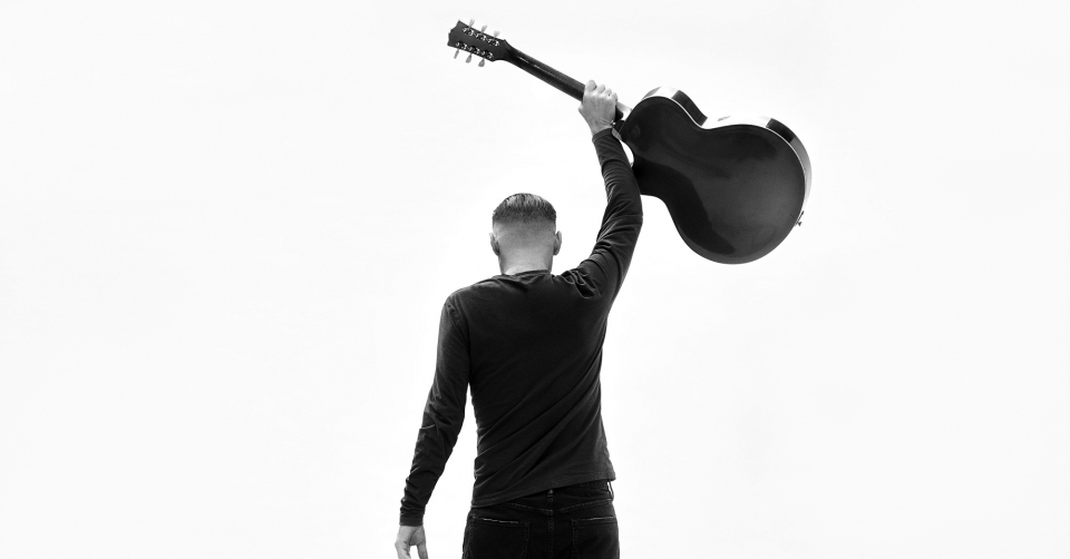 Bryan Adams vydal novou píseň s názvem „Never Gonna Rain“, nové album vyjde 11. března