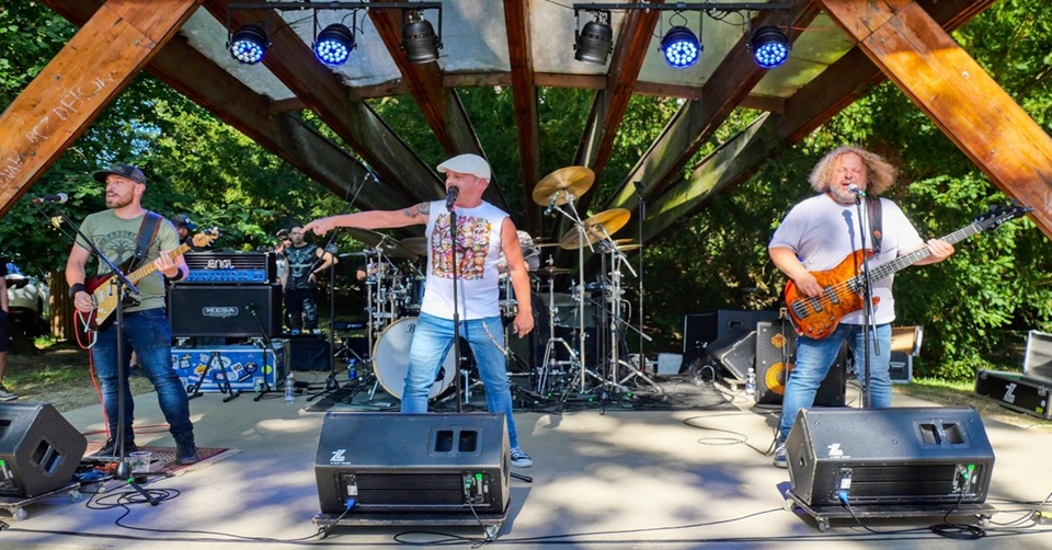 V televizi cokoliv, playback je jistota a Bruntál nebrat? Ale kdeže, je tu přece Letnice Rock Fest!