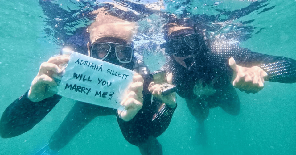 James Hetfield se zasnoubil: Žádost o ruku proběhla pod vodou mezi žraloky!