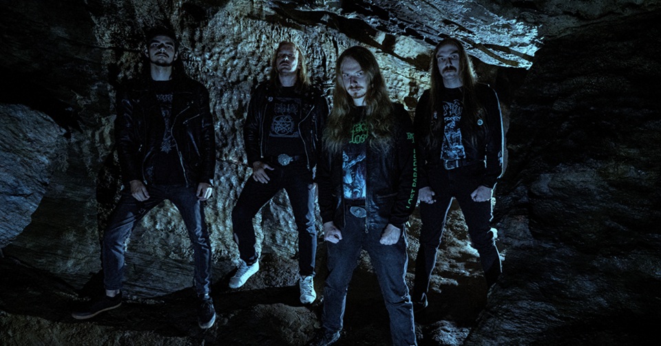 Debutové album slovenských HROB klepe na dveře márnice!