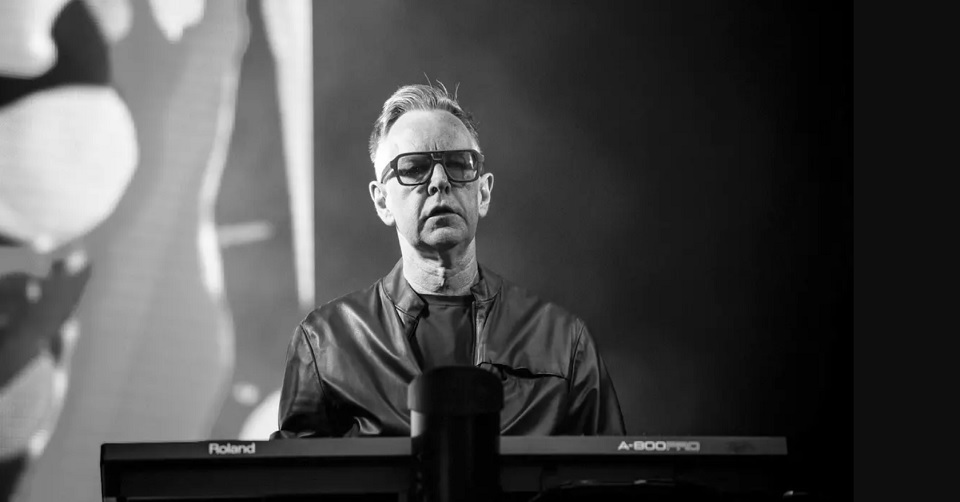 …DORAZILA SMUTNÁ DEPEŠE: Umřel Andy Fletcher.